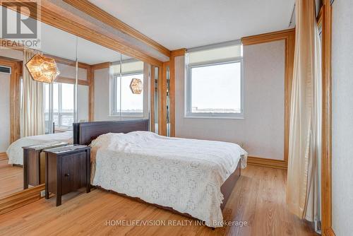807 - 326 Major Mackenzie Drive E, Richmond Hill, ON - Indoor Photo Showing Bedroom