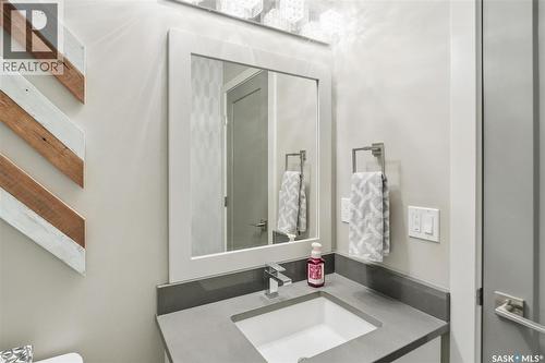 519 Bennion Terrace, Saskatoon, SK - Indoor Photo Showing Bathroom