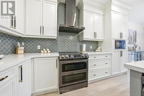 90 Robertson Road, Hamilton, ON - Indoor Photo Showing Kitchen With Upgraded Kitchen