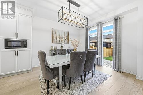 90 Robertson Road, Hamilton, ON - Indoor Photo Showing Dining Room