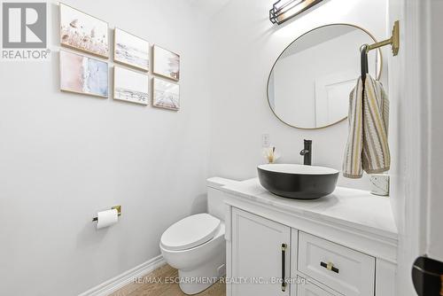 90 Robertson Road, Hamilton, ON - Indoor Photo Showing Bathroom