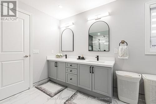 90 Robertson Road, Hamilton, ON - Indoor Photo Showing Bathroom