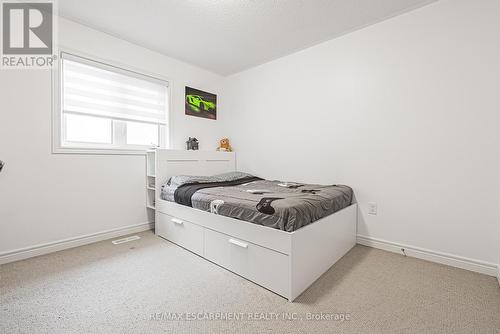 90 Robertson Road, Hamilton, ON - Indoor Photo Showing Bedroom