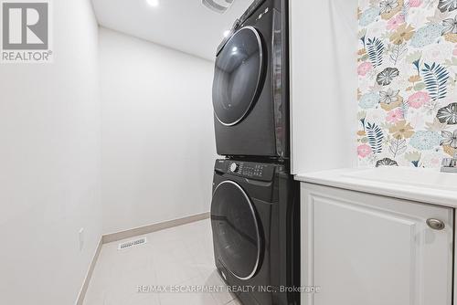90 Robertson Road, Hamilton, ON - Indoor Photo Showing Laundry Room