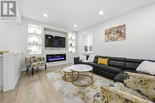 90 Robertson Road, Hamilton, ON - Indoor Photo Showing Living Room