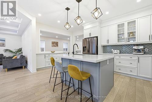 90 Robertson Road, Hamilton, ON - Indoor Photo Showing Kitchen With Upgraded Kitchen