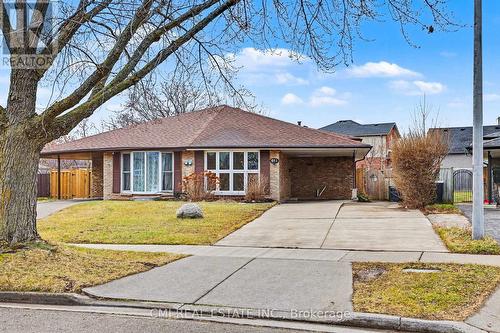 61 1/2 EASTBURY DRIVE  Hamilton, ON L8E 2V8