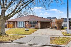 61 1/2 EASTBURY DRIVE  Hamilton, ON L8E 2V8