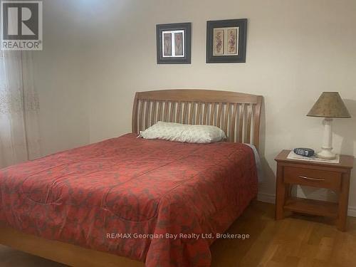 140 Wolfe Trail Nw, Tiny, ON - Indoor Photo Showing Bedroom