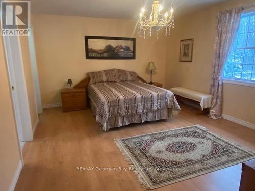 140 Wolfe Trail Nw, Tiny, ON - Indoor Photo Showing Bedroom
