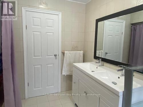 140 Wolfe Trail Nw, Tiny, ON - Indoor Photo Showing Bathroom