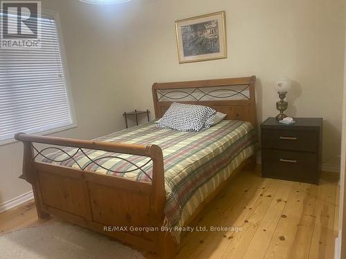 140 Wolfe Trail Nw, Tiny, ON - Indoor Photo Showing Bedroom