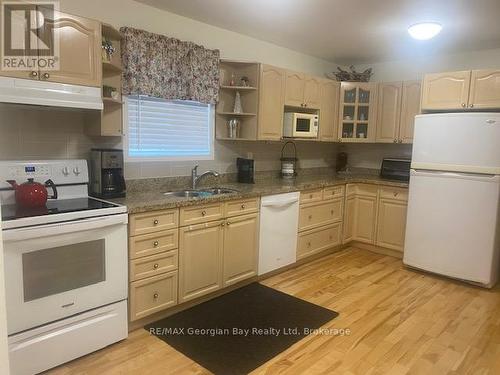 140 Wolfe Trail Nw, Tiny, ON - Indoor Photo Showing Kitchen With Double Sink