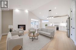 Showing the excellent living when it was staged - 