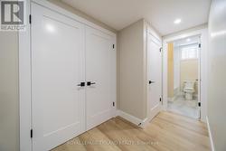 Walk-in closet & ensuite in master - 