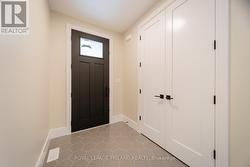 Large inviting foyer under 9 ft ceilings - 
