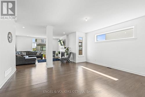 117 Orchestra Way, Ottawa, ON - Indoor Photo Showing Living Room