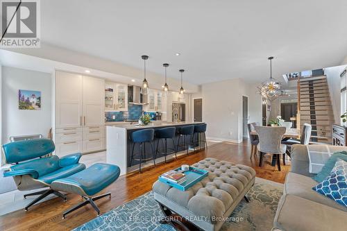 823 Petra Private, Ottawa, ON - Indoor Photo Showing Living Room