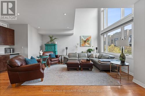 823 Petra Private, Ottawa, ON - Indoor Photo Showing Living Room