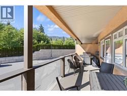 Spacious covered deck - 