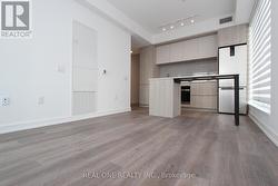 2808 - 395 SQUARE ONE DRIVE  Mississauga, ON L5B 0P6