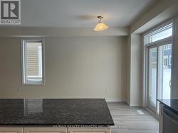 Breakfast Area + Bar - 