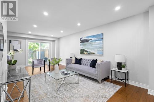 6755 Segovia Road, Mississauga, ON - Indoor Photo Showing Living Room