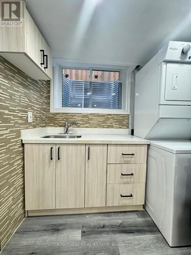 659 Roselaire Trail, Mississauga, ON - Indoor Photo Showing Laundry Room