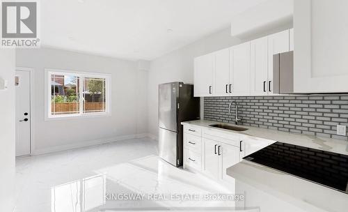 659 Roselaire Trail, Mississauga, ON - Indoor Photo Showing Kitchen