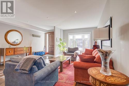 1487 Myron Drive, Mississauga, ON - Indoor Photo Showing Living Room