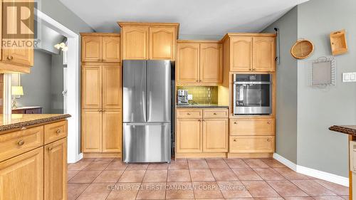 79 Wintergarden Road, London East (East A), ON - Indoor Photo Showing Kitchen
