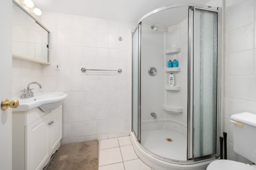 Salle de bains - 4684 Av. Hingston, Montréal (Côte-Des-Neiges/Notre-Dame-De-Grâce), QC - Indoor Photo Showing Bathroom