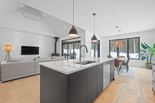 Cuisine - 65 Rue Des Trilles, La Conception, QC - Indoor Photo Showing Kitchen With Upgraded Kitchen