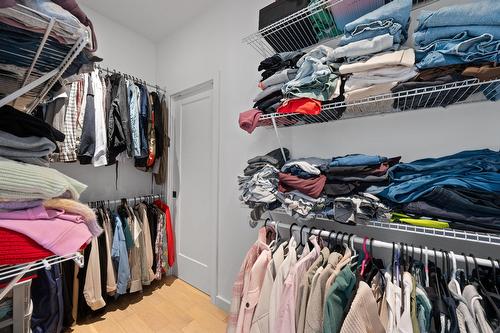 Penderie (Walk-in) - 65 Rue Des Trilles, La Conception, QC - Indoor With Storage