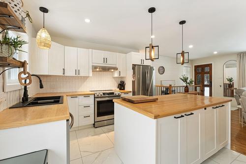 Cuisine - 108 Rue Céline, Saint-Alphonse-De-Granby, QC - Indoor Photo Showing Kitchen With Double Sink With Upgraded Kitchen