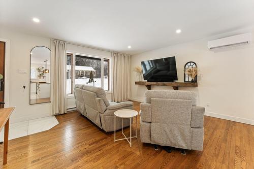 Salon - 108 Rue Céline, Saint-Alphonse-De-Granby, QC - Indoor Photo Showing Living Room
