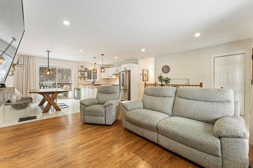 Salon - 108 Rue Céline, Saint-Alphonse-De-Granby, QC - Indoor Photo Showing Living Room