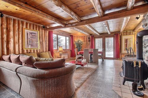 Salon - 62 Route 143, Melbourne, QC - Indoor