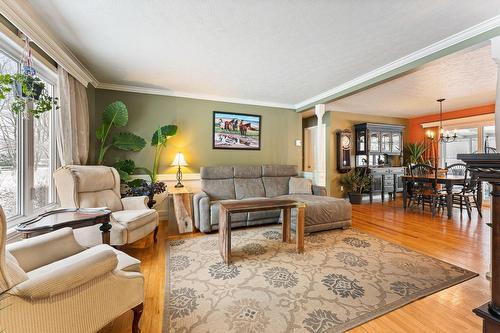 Salon - 600 Av. Des Érables, Brigham, QC - Indoor Photo Showing Living Room