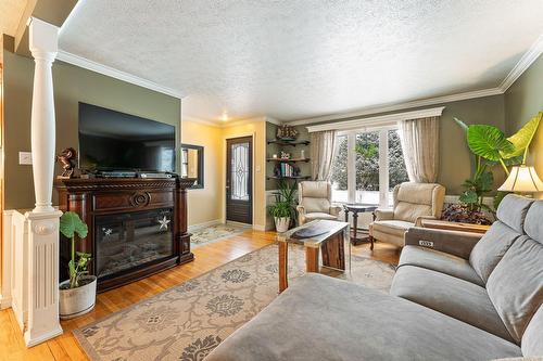 Salon - 600 Av. Des Érables, Brigham, QC - Indoor Photo Showing Living Room