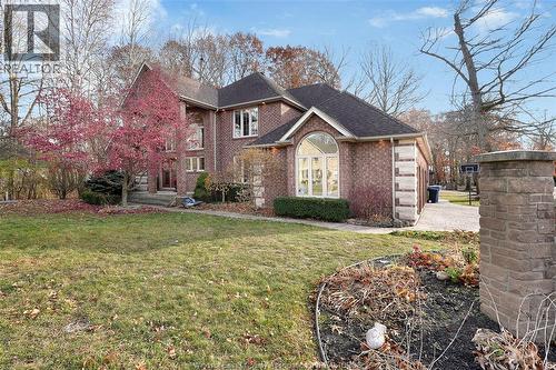 2205 EDGEMORE AVENUE  Lasalle, ON N9H 2K2