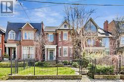 21 FARNHAM AVENUE  Toronto, ON M4V 1H6