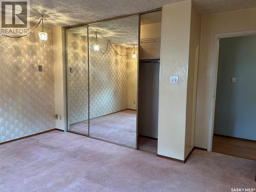 11 228 3Rd Street, Weyburn, SK - Indoor Photo Showing Other Room
