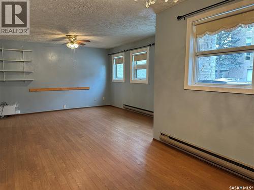 11 228 3Rd Street, Weyburn, SK - Indoor Photo Showing Other Room