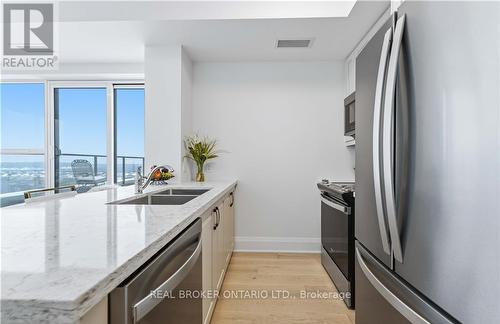 909 - 470 Dundas Street E, Hamilton, ON - Indoor Photo Showing Kitchen With Double Sink With Upgraded Kitchen