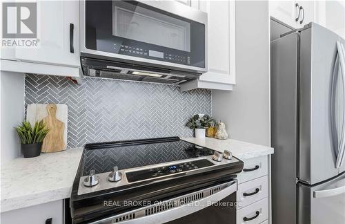909 - 470 Dundas Street E, Hamilton, ON - Indoor Photo Showing Kitchen