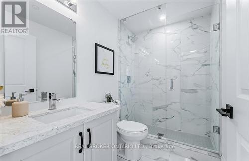 909 - 470 Dundas Street E, Hamilton, ON - Indoor Photo Showing Bathroom