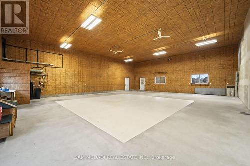 1291 Old Highway 8, Hamilton, ON - Indoor Photo Showing Garage