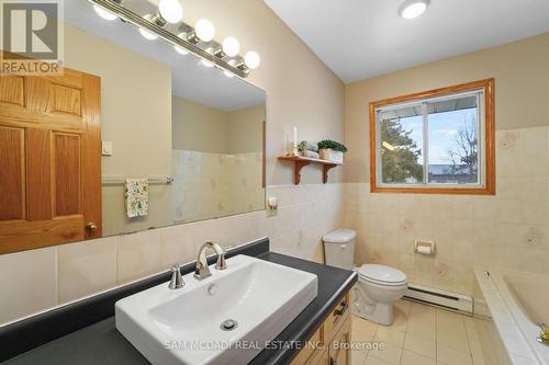 1291 Old Highway 8, Hamilton, ON - Indoor Photo Showing Bathroom