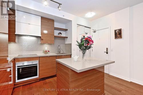 B416 - 60 Annie Craig Drive S, Toronto, ON - Indoor Photo Showing Kitchen